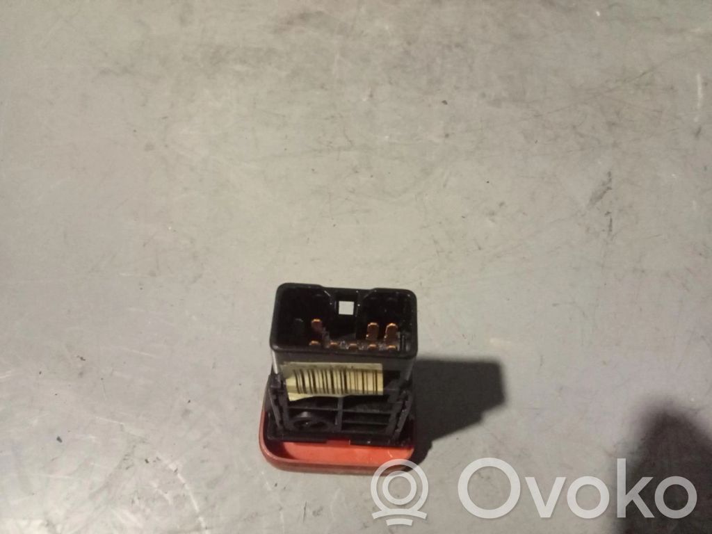 Botón interruptor de luz de peligro