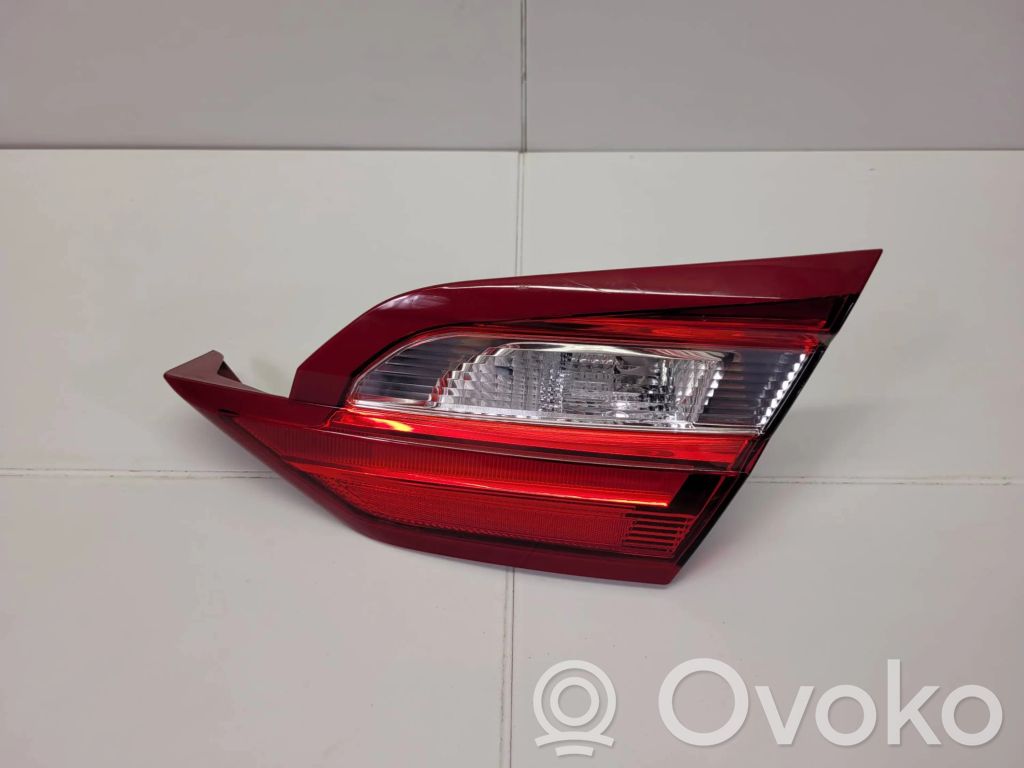 Lampy tylnej klapy bagażnika   H1BB13A602B