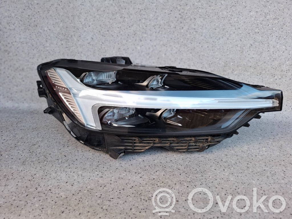 Volvo XC60 Lampa przednia 