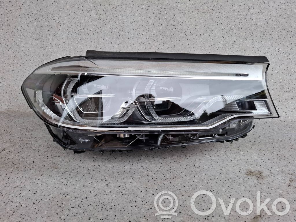BMW 5 G30 G31 G38 Lampa przednia 