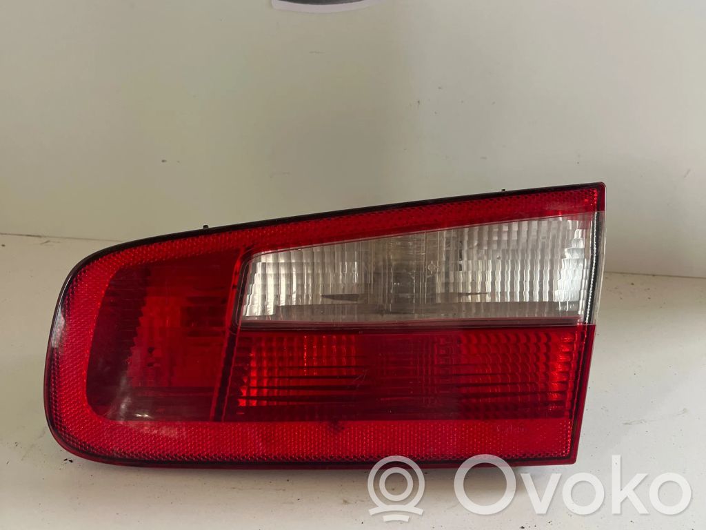 Renault Laguna II Aizmugurējais lukturis pārsegā 