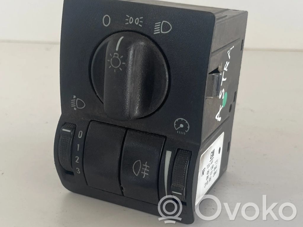 Opel Zafira A Interruptor de luz 