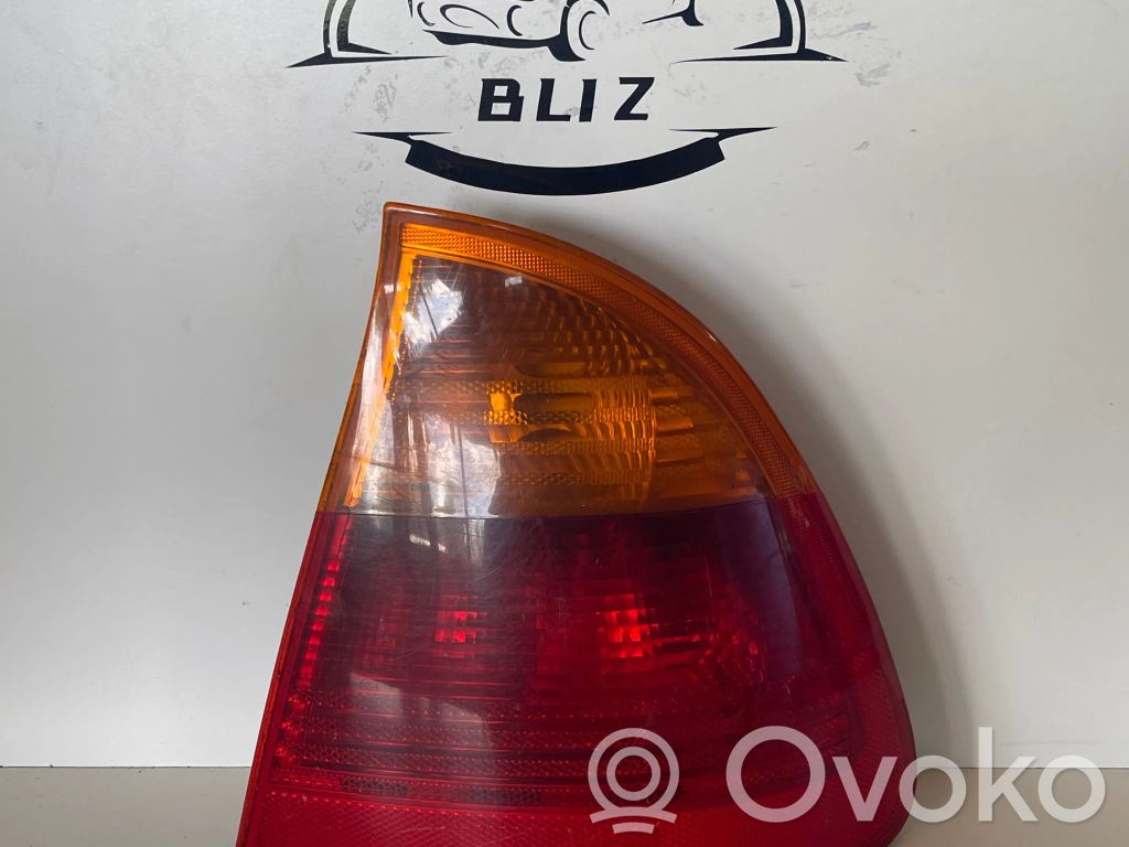 BMW 3 E46 Задний фонарь в кузове 