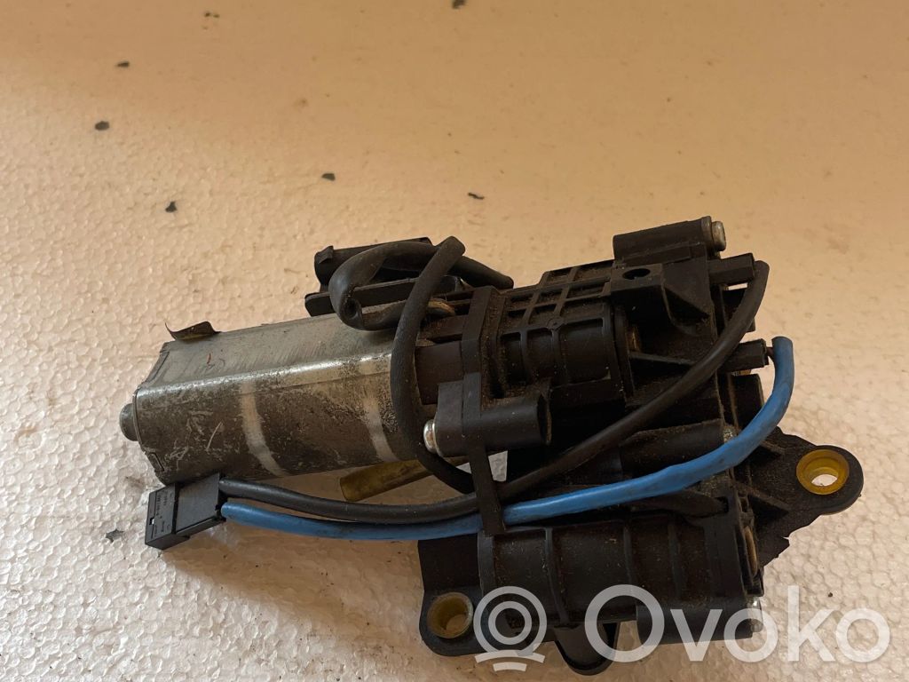 BMW 5 E60 E61 Vairo padėties el. varikliukas 