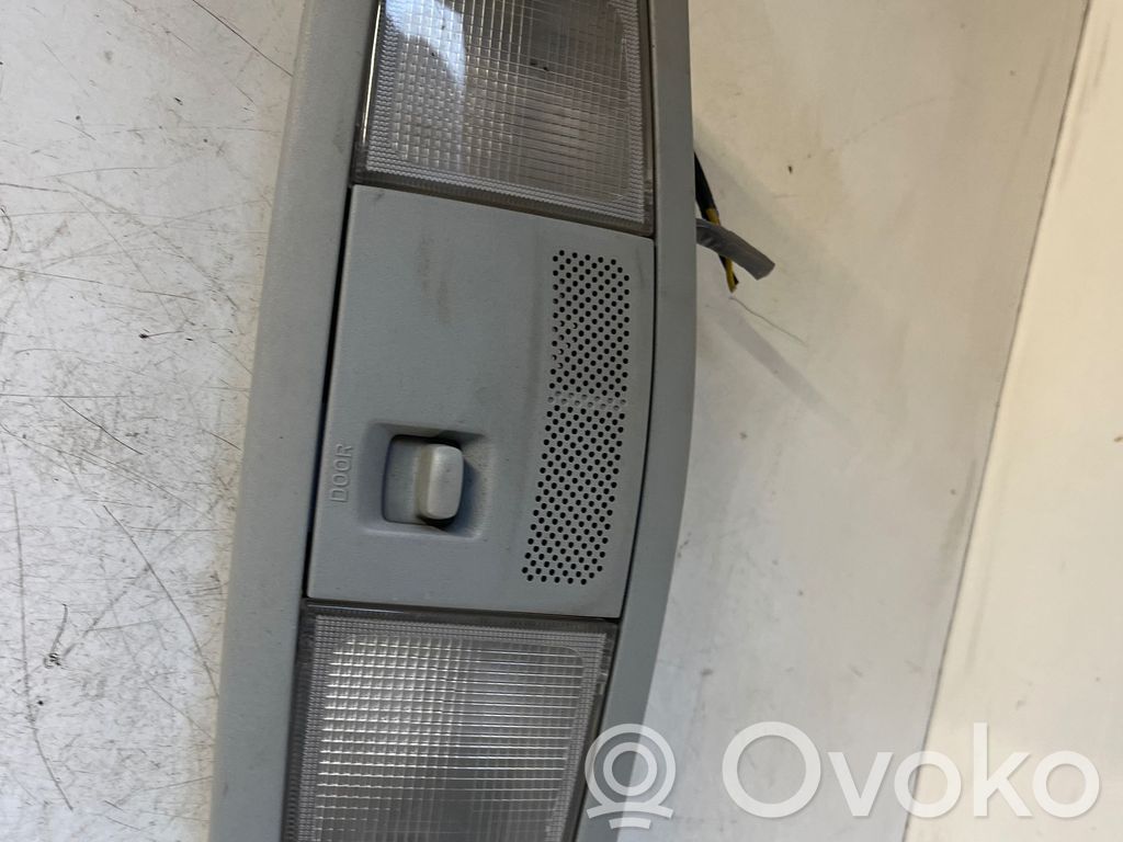 Mitsubishi Outlander Luz del asiento trasero 
