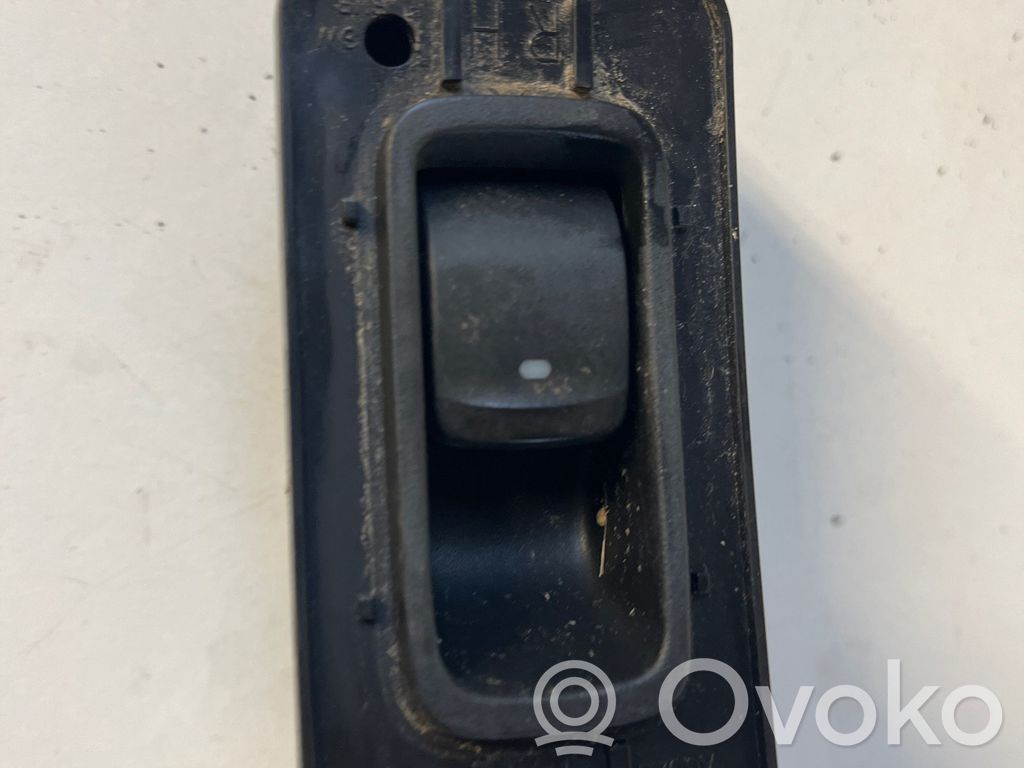 Electric window control switch   AG020