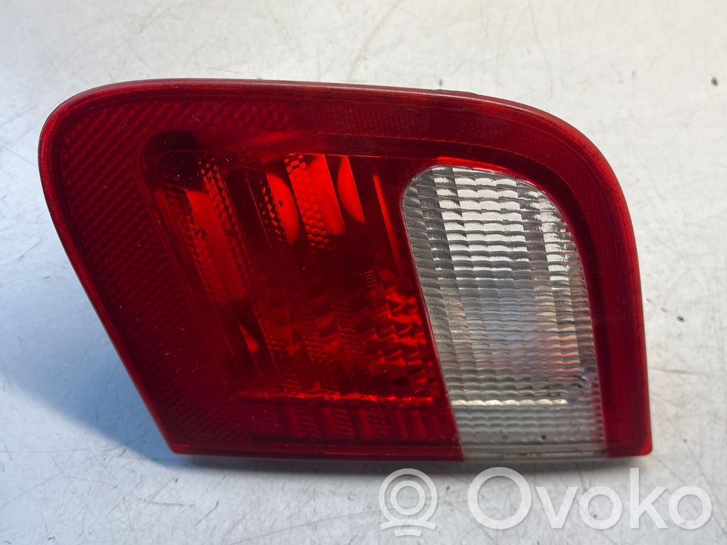 BMW 3 E46 Aizmugurējais lukturis pārsegā 