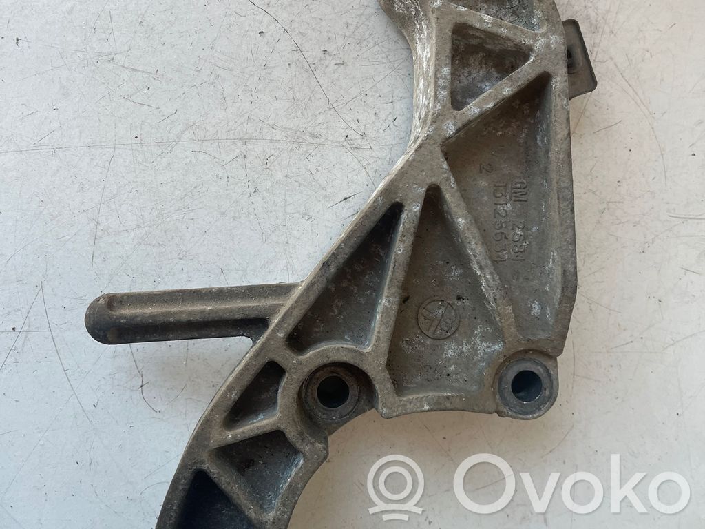 Opel Meriva B Engine mounting bracket 