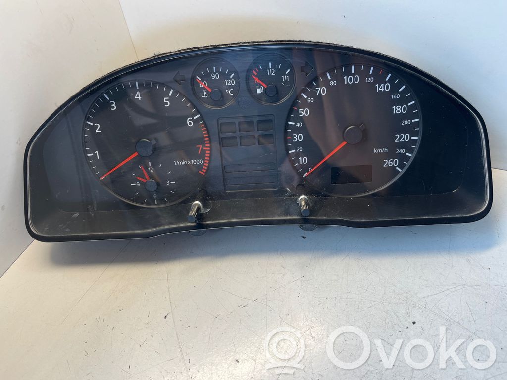 Audi A4 S4 B5 8D Speedometer (instrument cluster) 