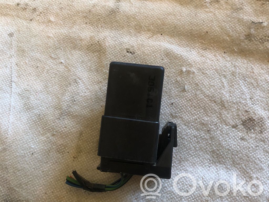 Ford Connect Hätävilkun rele 