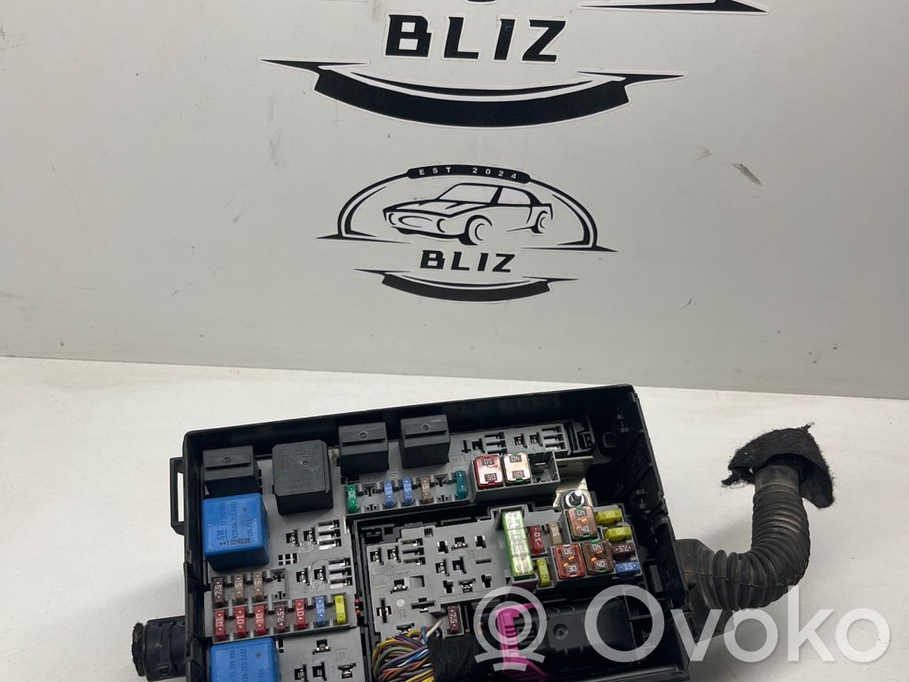 Opel Meriva B Fuse module 
