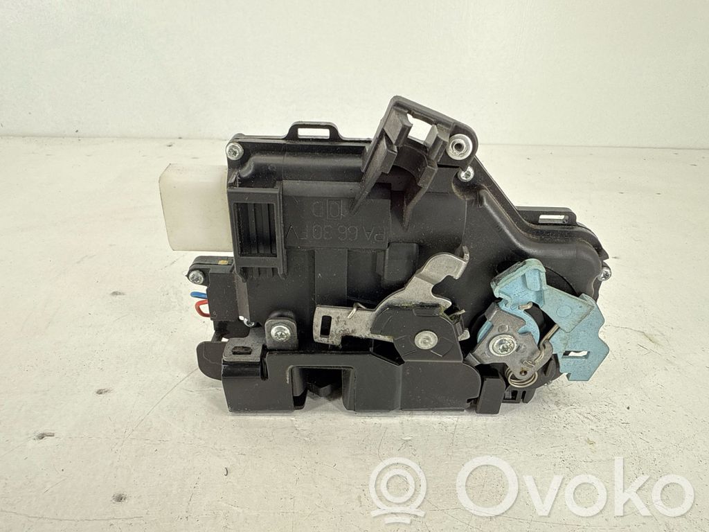 Volkswagen Touran II Front door lock 