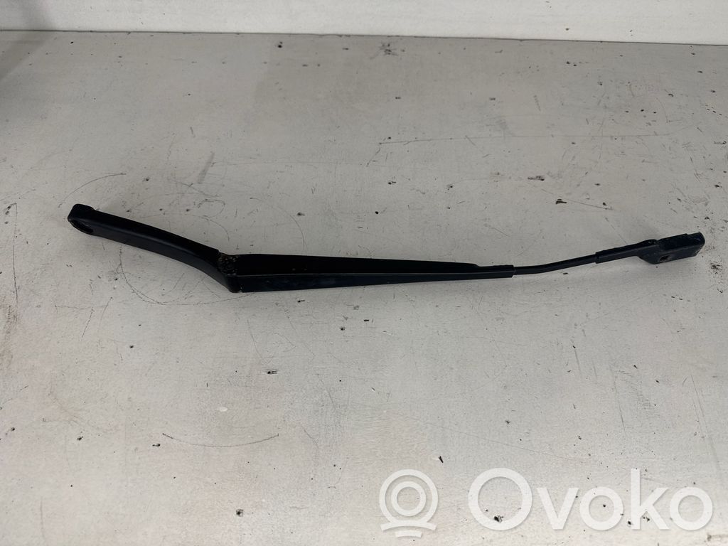 Volkswagen PASSAT B6 Front wiper blade arm 