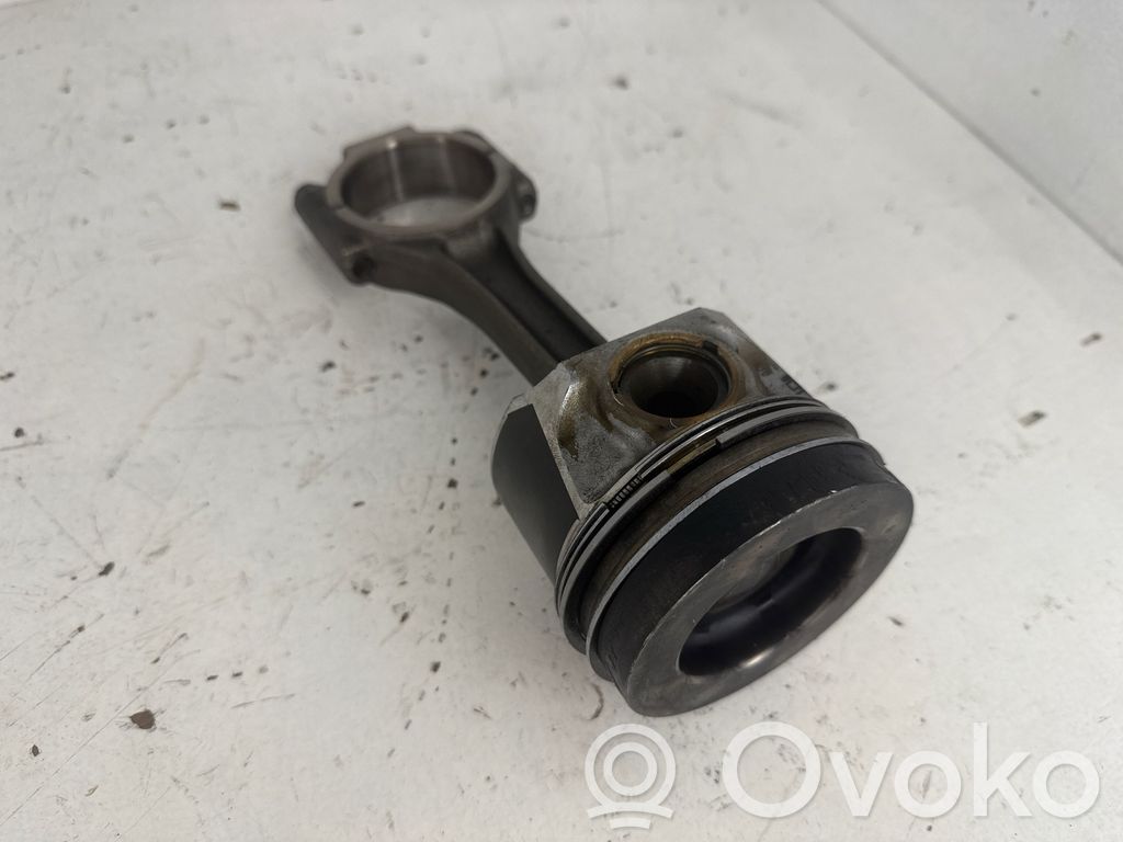 Volkswagen Touran II Piston 