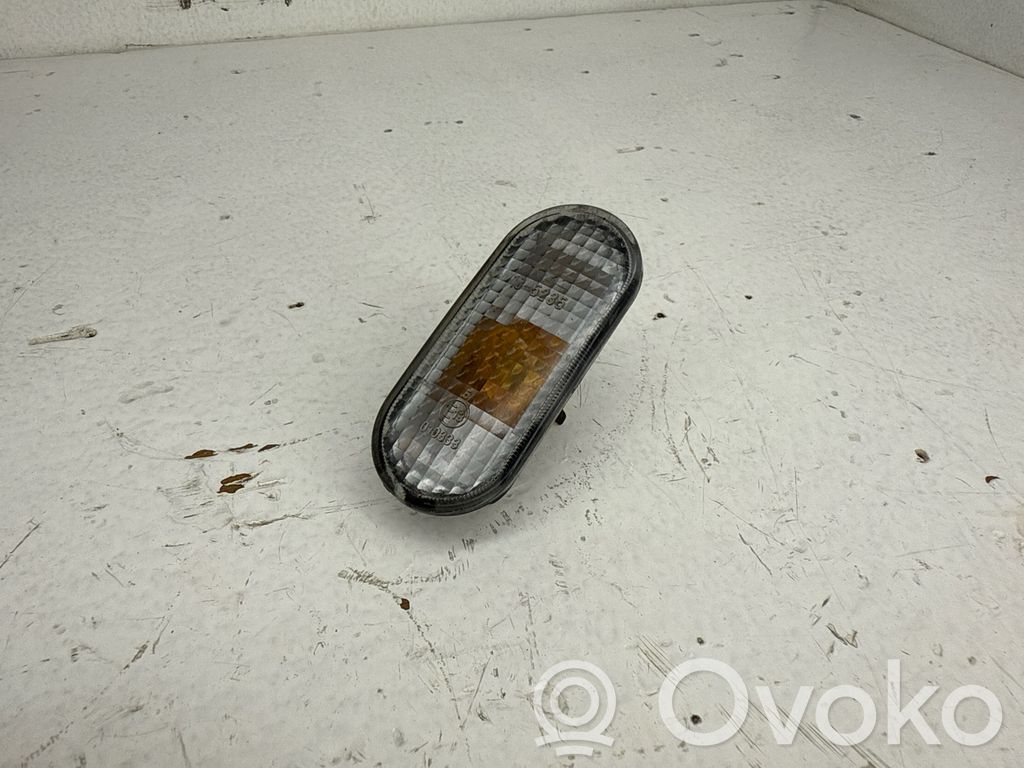 Volkswagen Golf IV Semnalizator bară față 