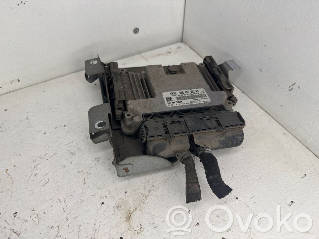 Volkswagen Touran I Engine control unit/module 
