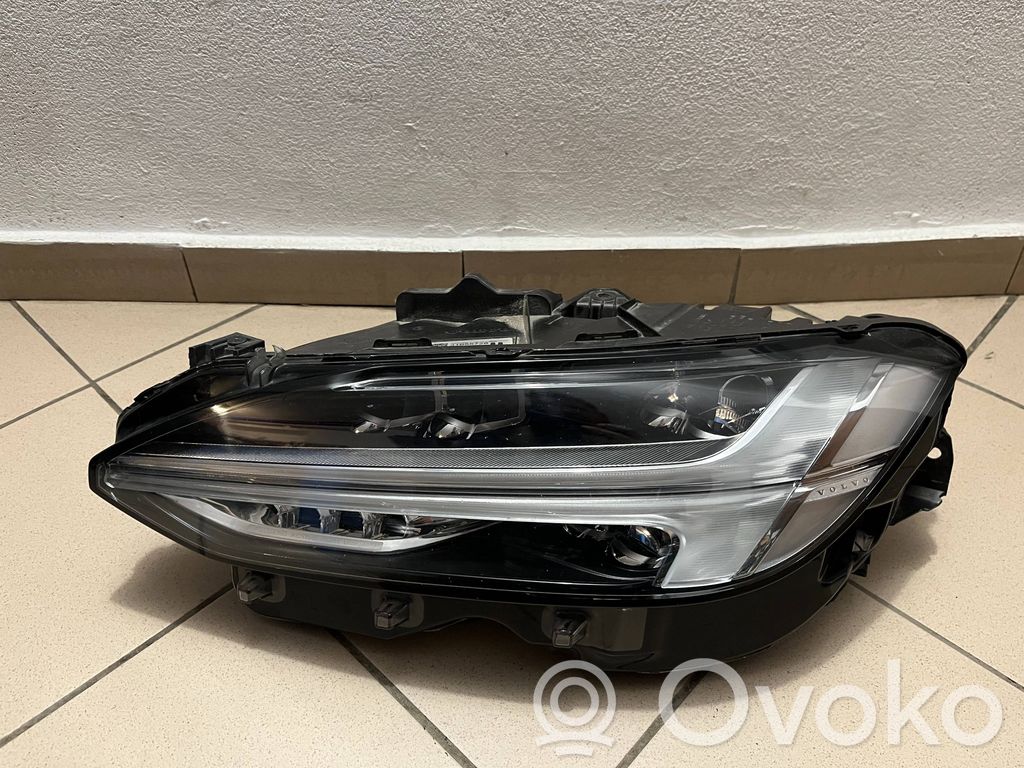 Volvo S90, V90 Lampa przednia 