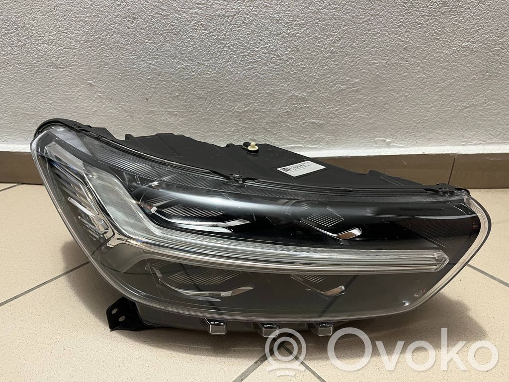 Volvo XC40 Phare frontale 