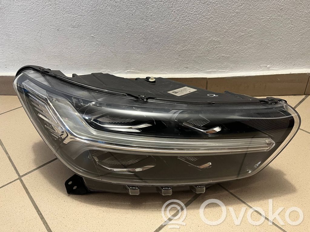 Volvo XC40 Headlight/headlamp 