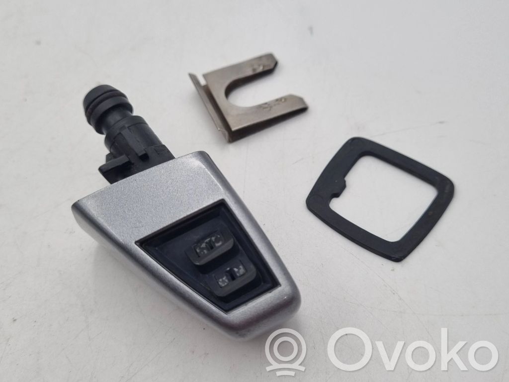 BMW X3 E83 Headlight washer spray nozzle 