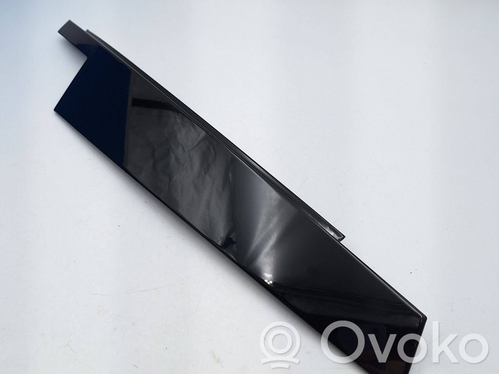 BMW 5 G30 G31 G38 Priekinių durų stiklo apdaila 