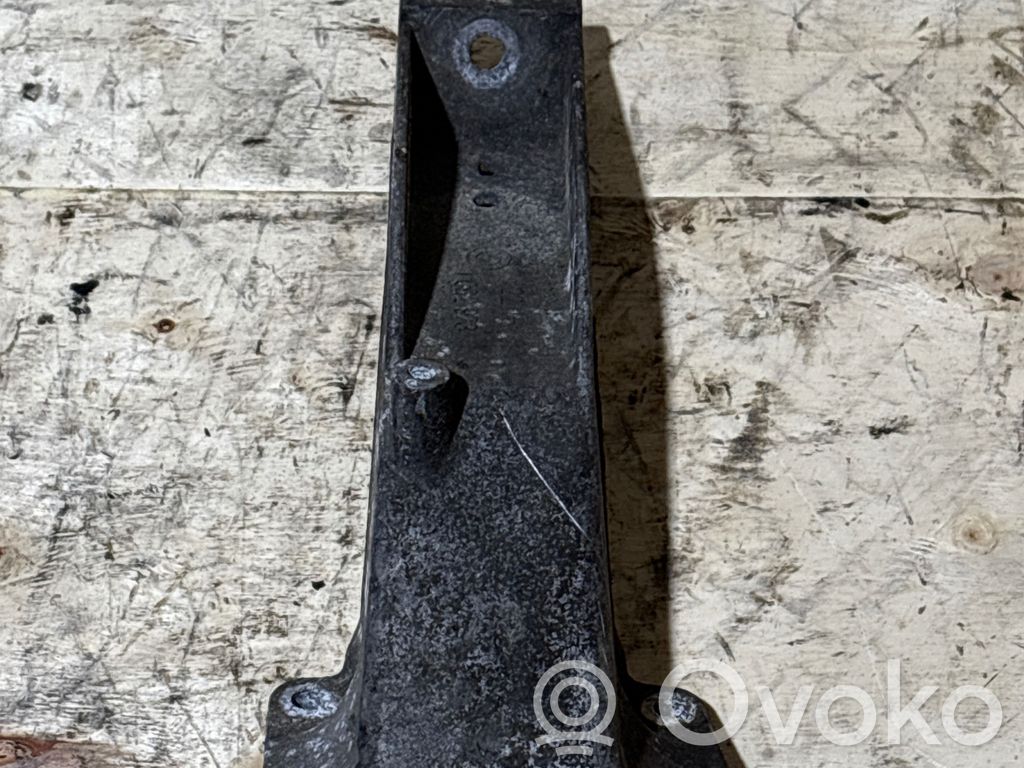 BMW 5 E39 Engine mounting bracket 
