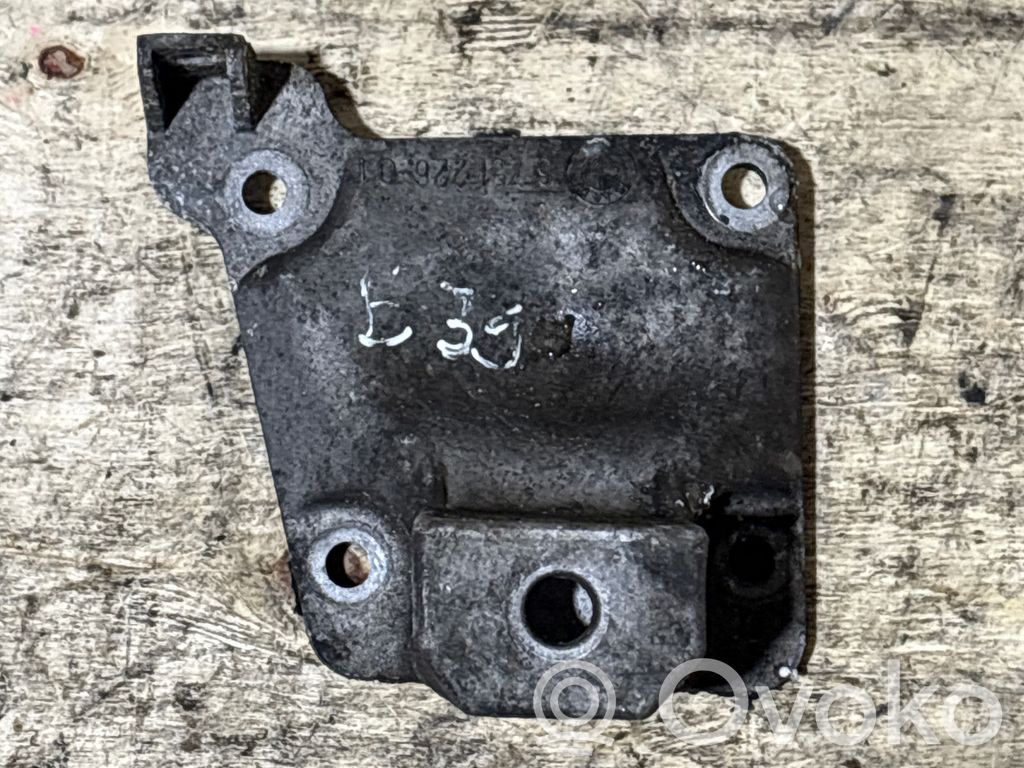 BMW 5 E39 Engine mounting bracket 