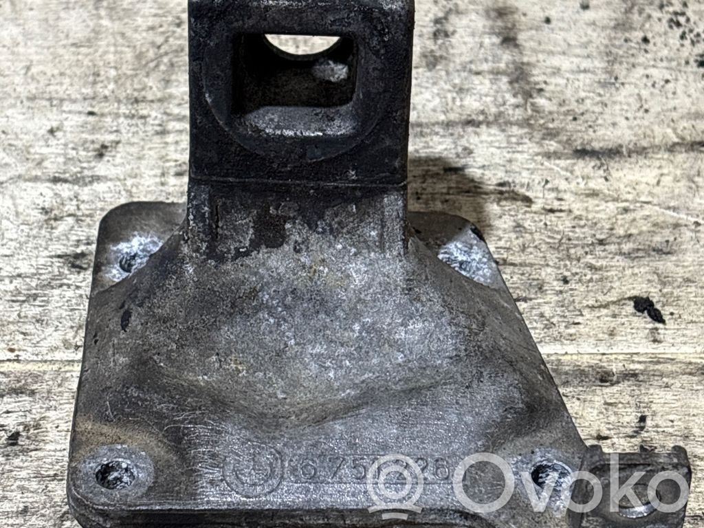 BMW 5 E39 Engine mounting bracket 