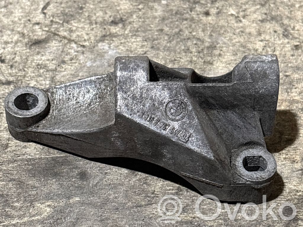 BMW 3 E46 Engine mounting bracket 