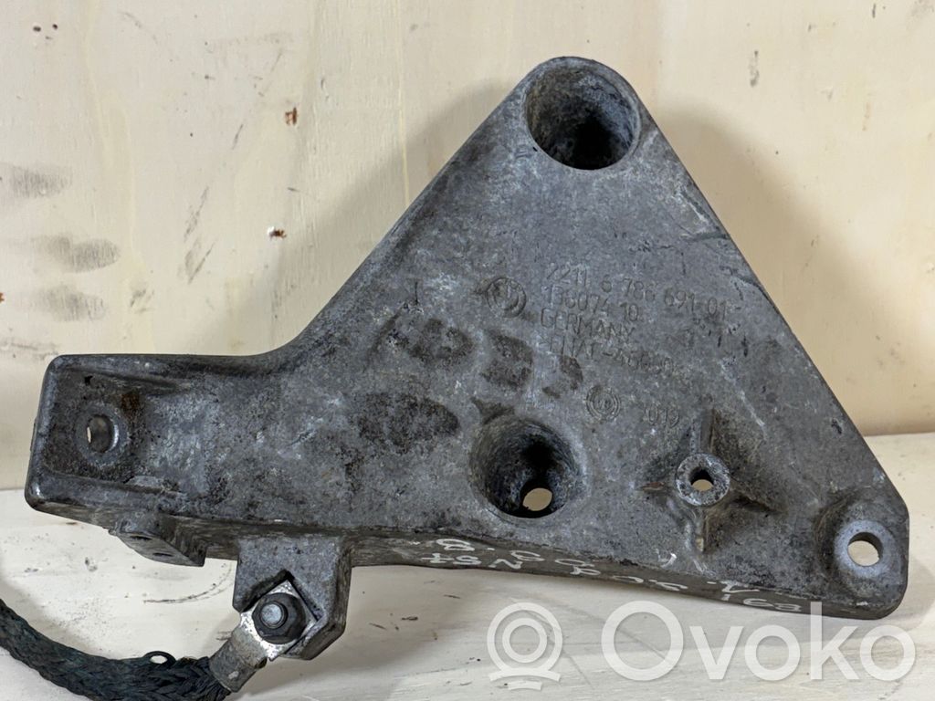 Halterung Lager Motor   6786691,22116786691