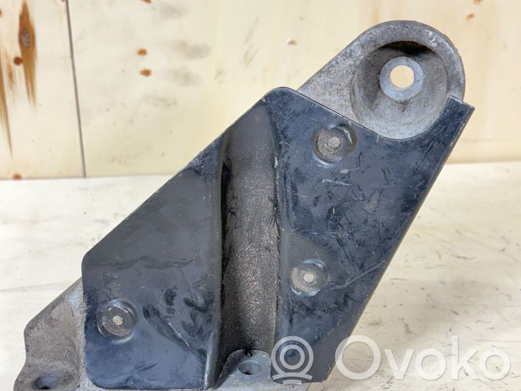 Engine mounting bracket   3414582,3417614,22113414582,22113417614