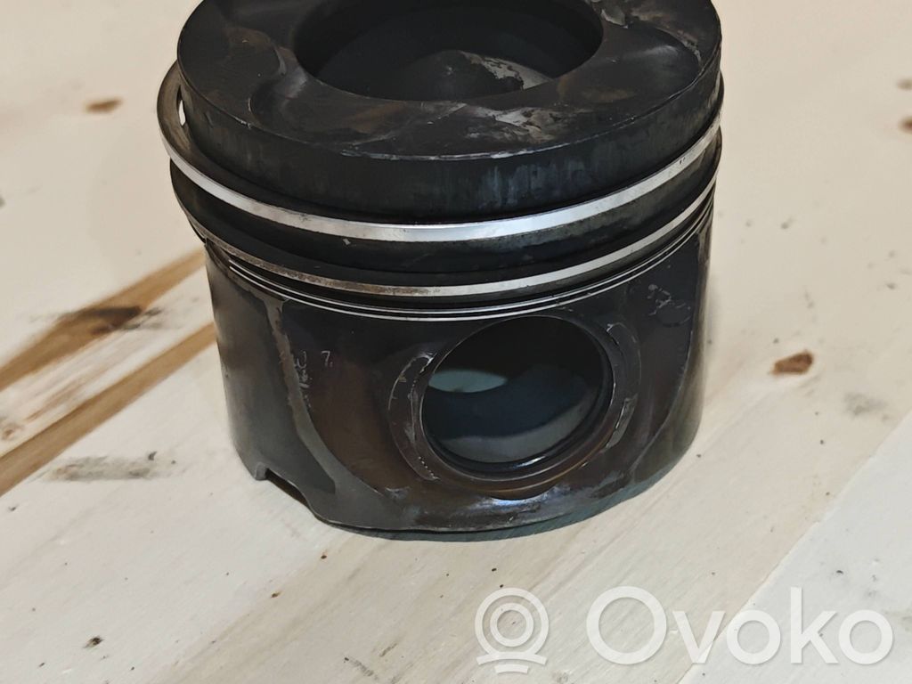 Piston   7792745,84L107,F071,11257792745,A11744,MAHLE