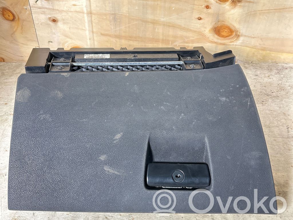 Glove box   291470