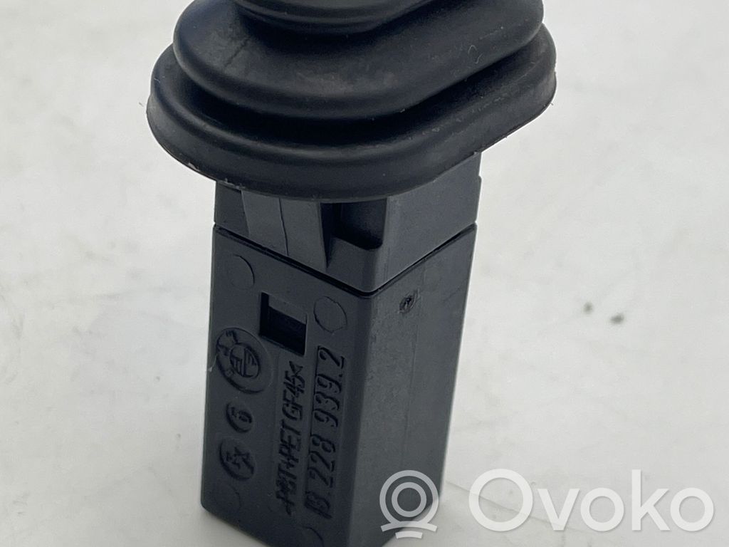 Fuel tank opening switch   8228939,51178228939