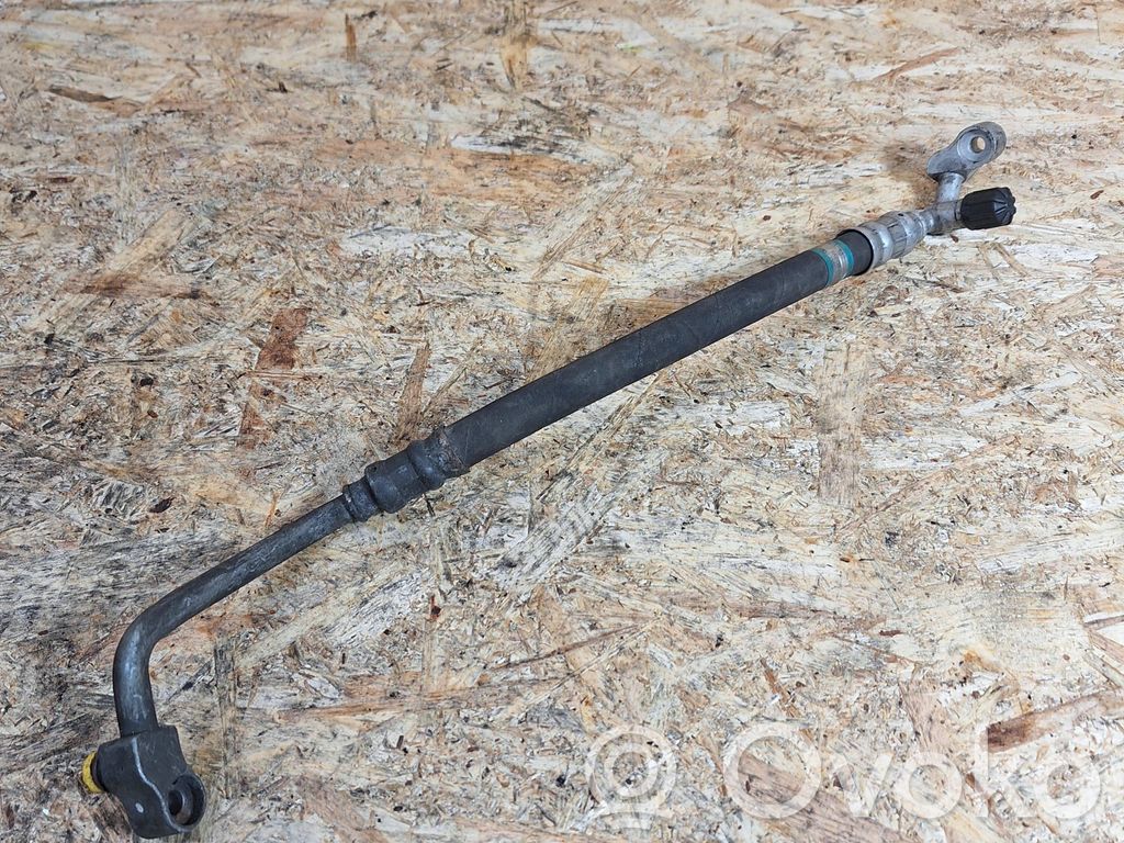 BMW 3 E46 Ilmastointilaitteen putki (A/C) 