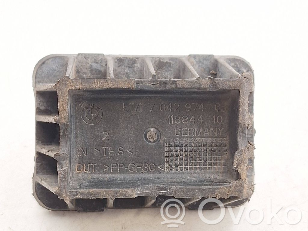 Jacking socket point   7042974,51717042974