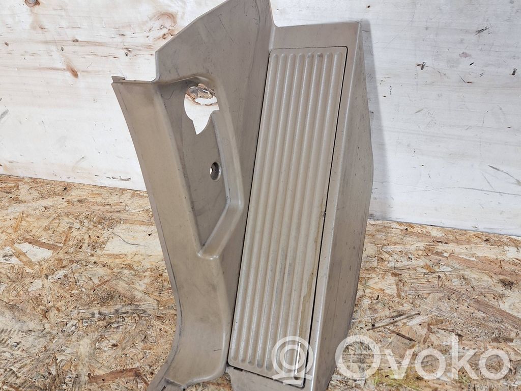 Foot area side trim   8250181,51438250181