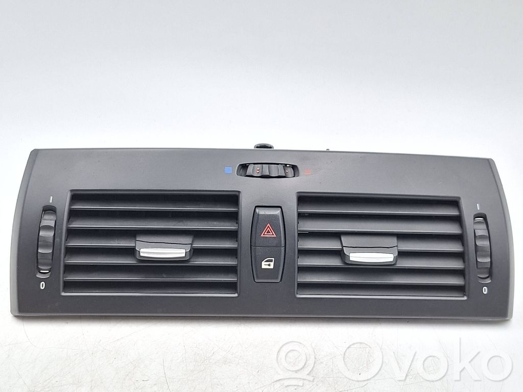 Grille d'aération centrale   3400074,64223400074