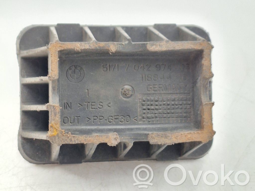 Jacking socket point   7042974,51717042974