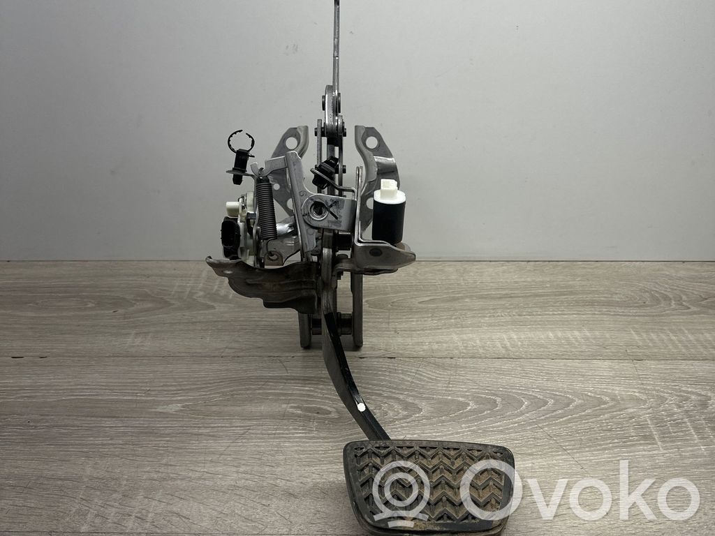 Toyota RAV 4 (XA50) Pedal de freno 
