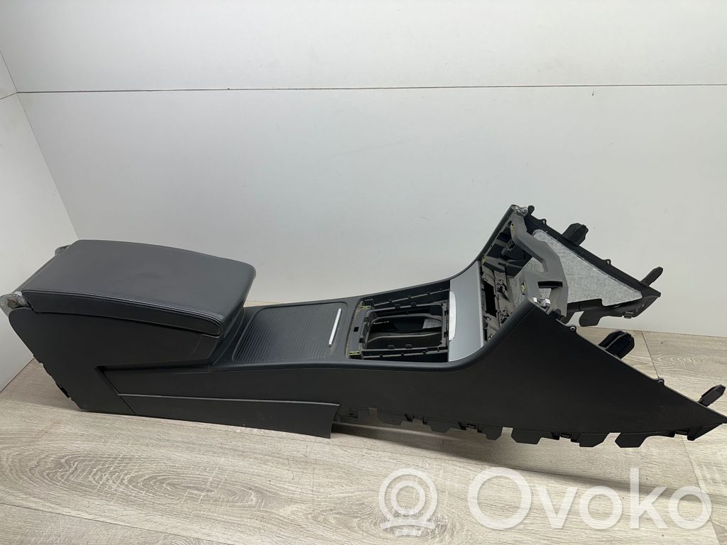 Volkswagen PASSAT CC Center console 