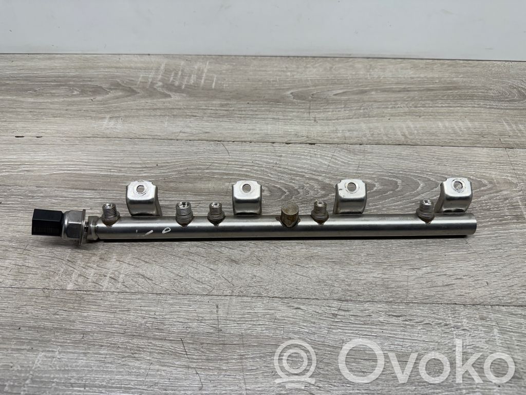 BMW 7 F01 F02 F03 F04 Listwa wtryskowa 