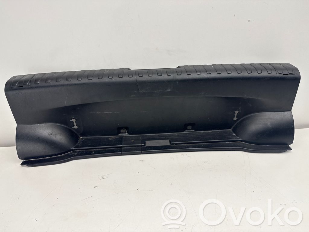Trunk/boot sill cover protection   7123335,60829010