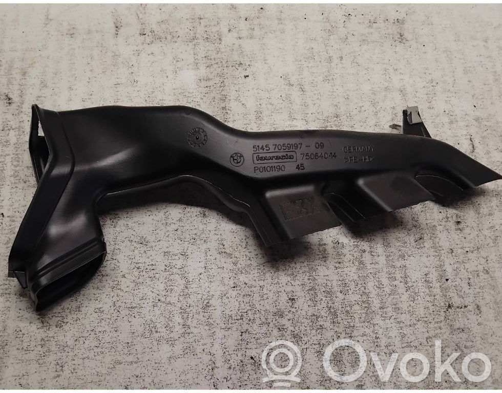 BMW 1 E81 E87 Salono oro latakas (-ai) 