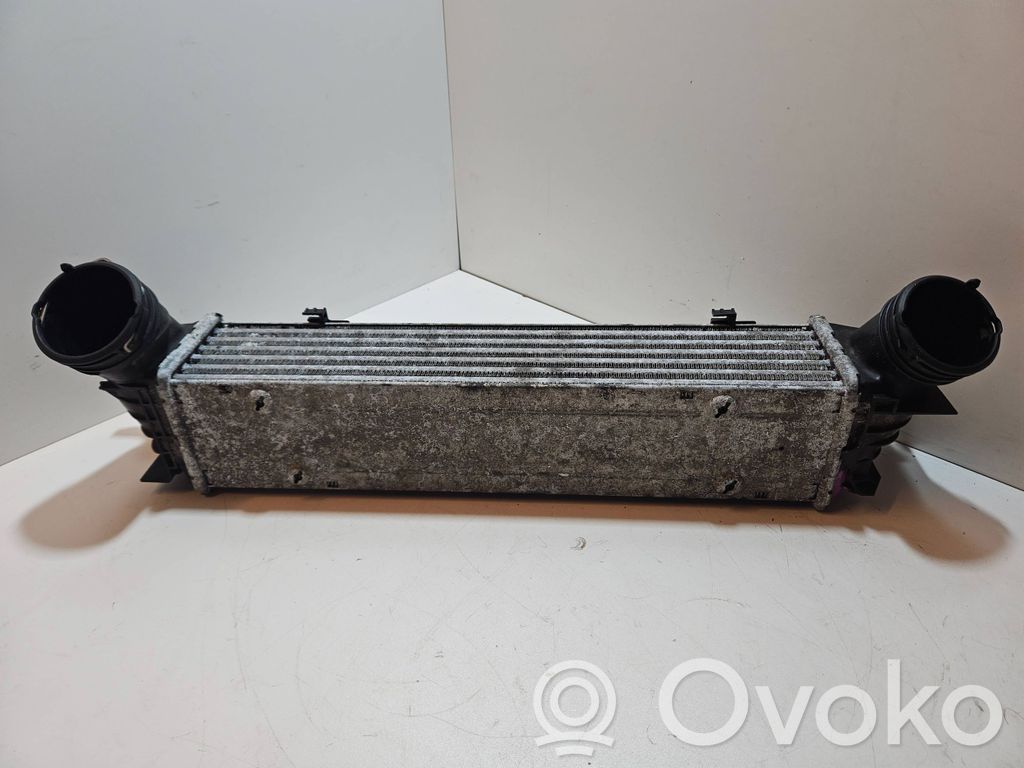 BMW 3 E90 E91 Starpdzesētāja radiators 