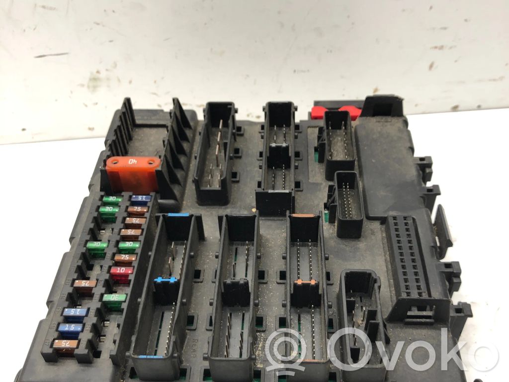 Volkswagen Golf V Fuse module 