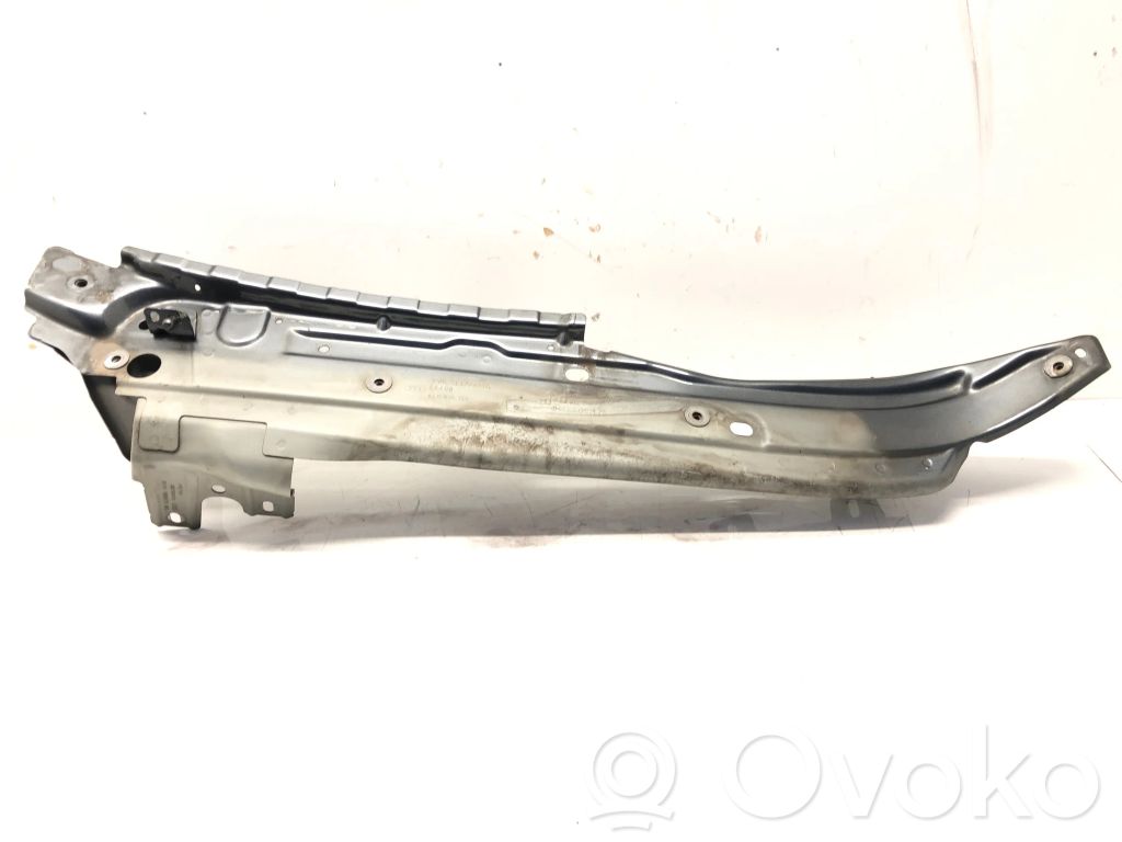 Audi Q7 4L Fender mounting bracket 