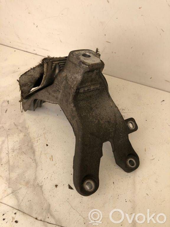 Audi A4 S4 B8 8K Engine mounting bracket 