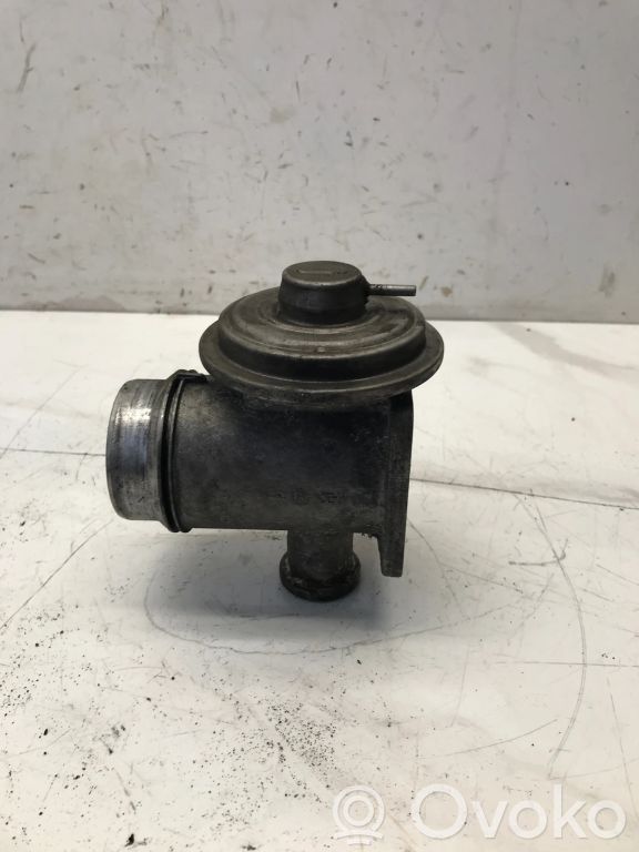 Клапан EGR   03T244