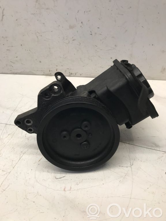 BMW 5 E60 E61 Ohjaustehostimen pumppu 